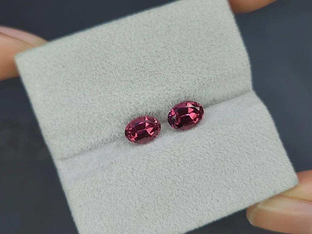 Pair of rhodolite garnets oval cut 2.14 carats, Madagascar Image №4