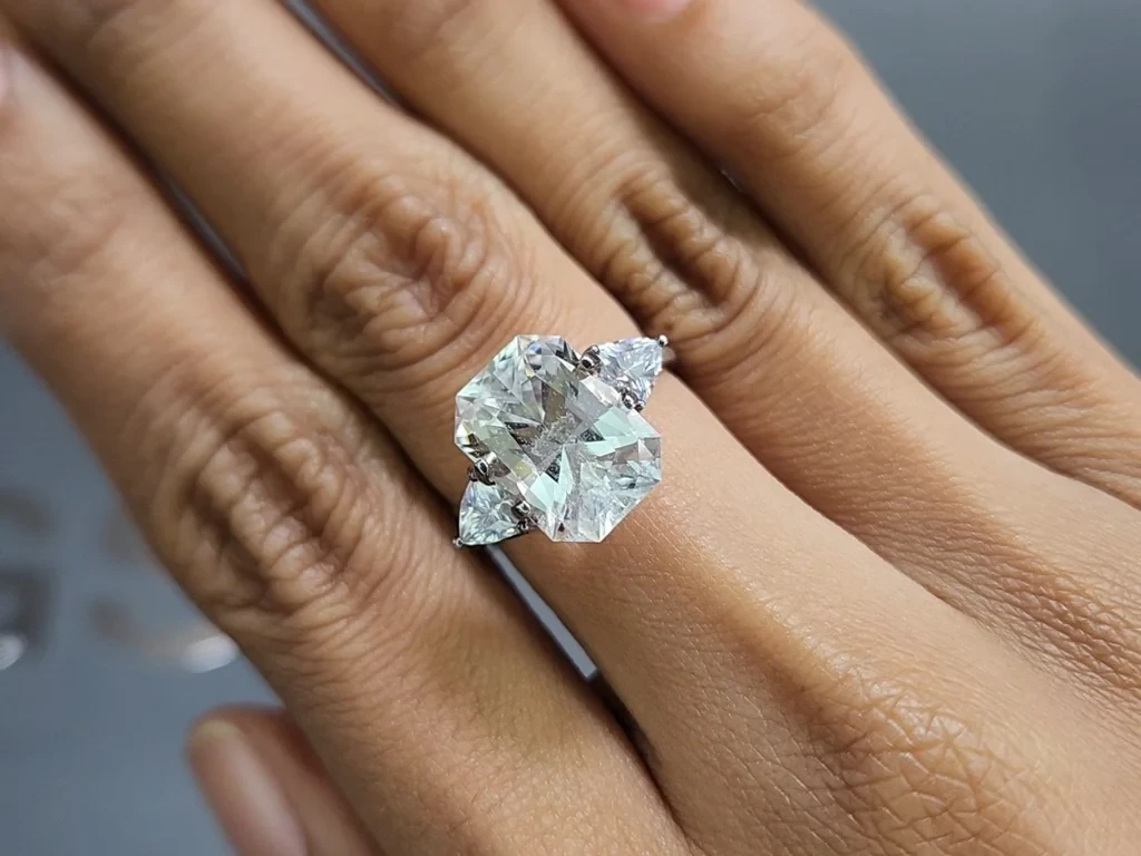 Kunzite light green radiant cut 5.62 carats, Pakistan Image №5