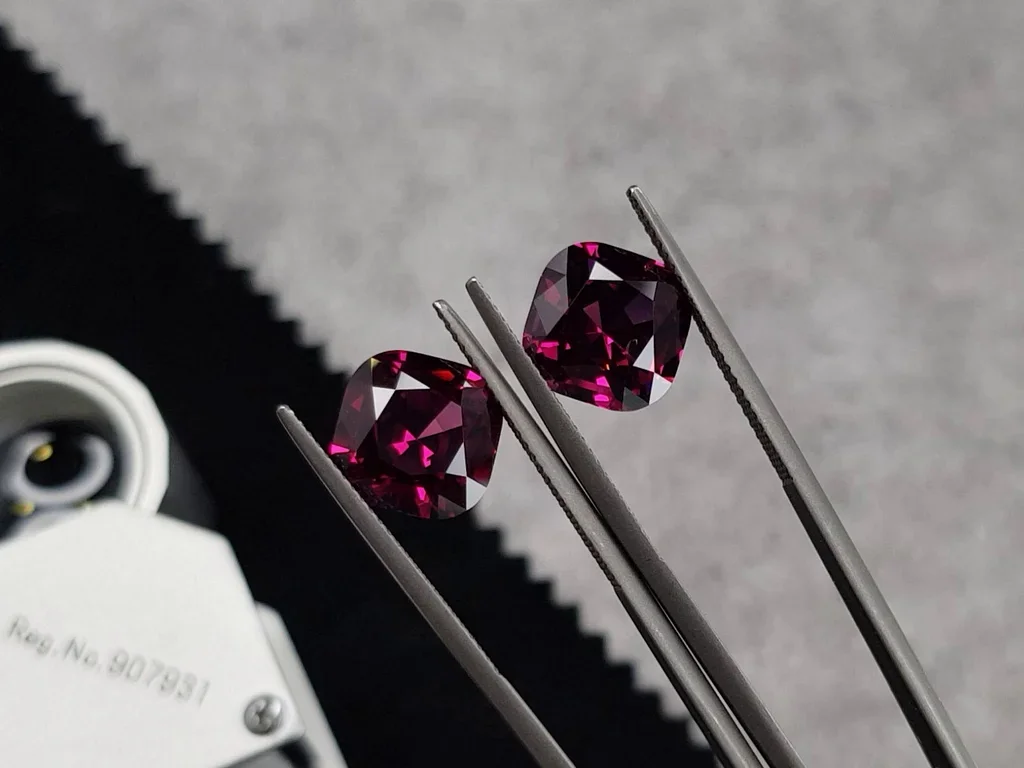 Pair of saturated cushion cut rhodolites 10.01 ct, Malawi Image №2