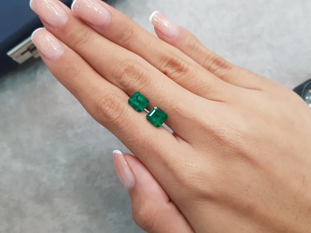 Pair of Colombian Muzo Green emeralds in octagon cut 2.97 ct Image №2