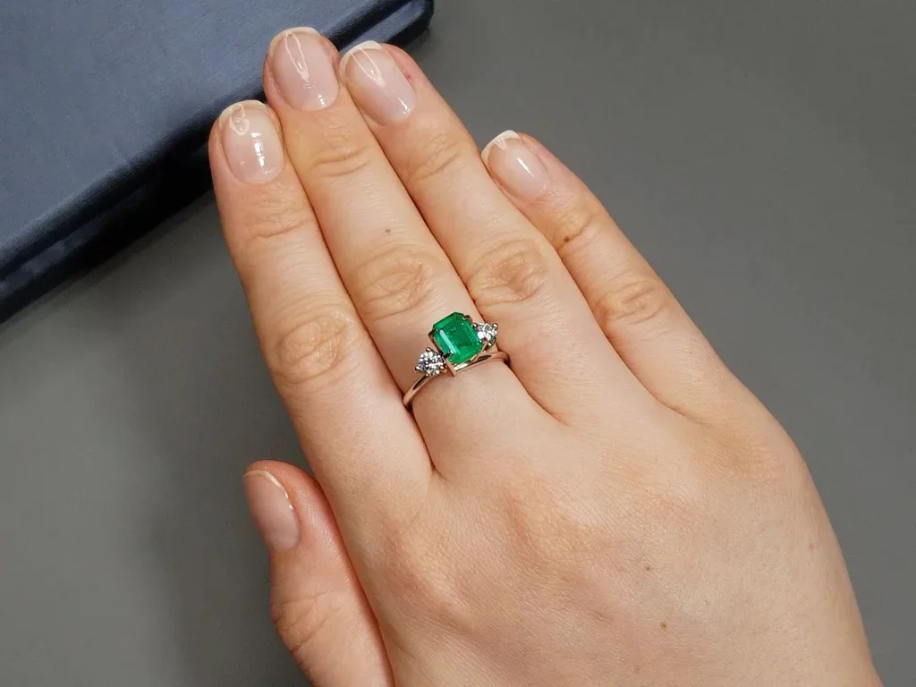 Vivid Green emerald 1.19 ct from Colombia  Image №5