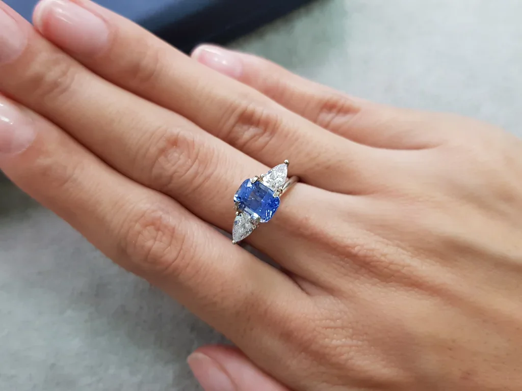 Unheated blue sapphire from Sri Lanka cushion cut, 2.10 ct Image №2