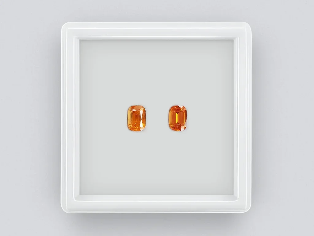 Pair of intense orange spessartines in cushion cut 1.90 ct Image №1