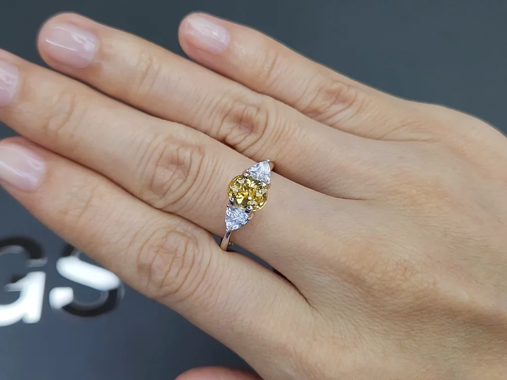 Vivid yellow sapphire in oval cut 1.60 carats, Sri Lanka  Image №5