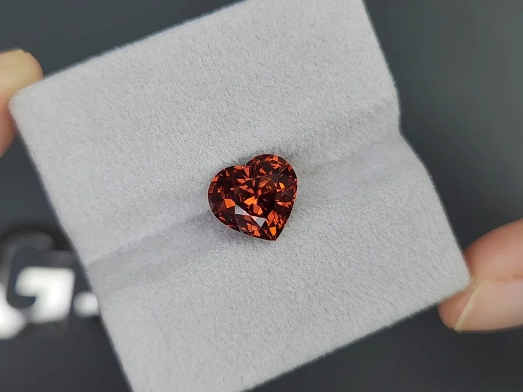 Orange zircon in heart shape 5.17 carats, Madagascar Image №4