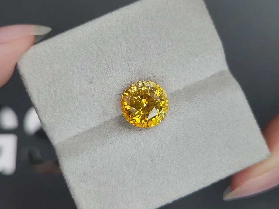 Golden yellow sapphire in round cut 5.82 carats, Sri Lanka Image №4