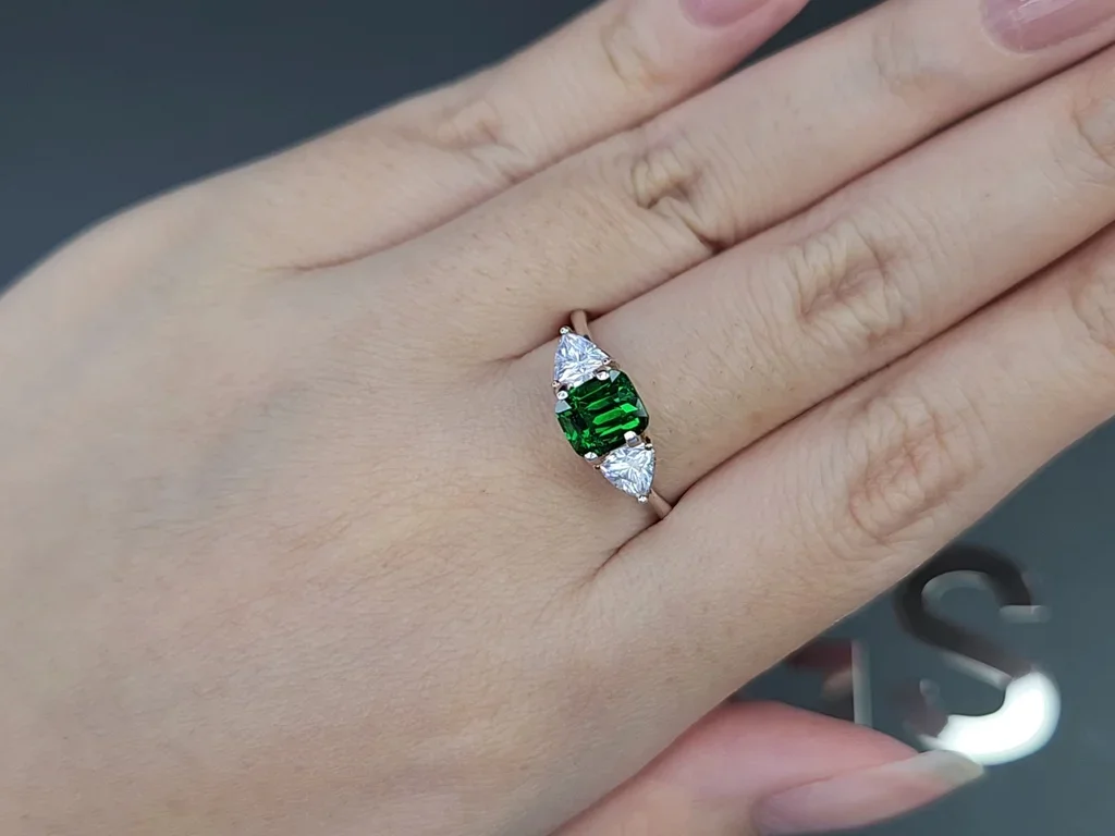 Vivid green tsavorite garnet in cushion cut 1.58 carats, Tanzania Image №5
