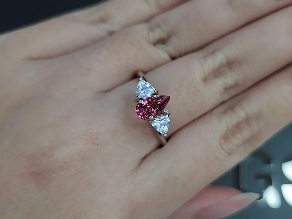 Vivid Pink Mahenge Spinel pear shape 1.05 carats, Tanzania  Image №5