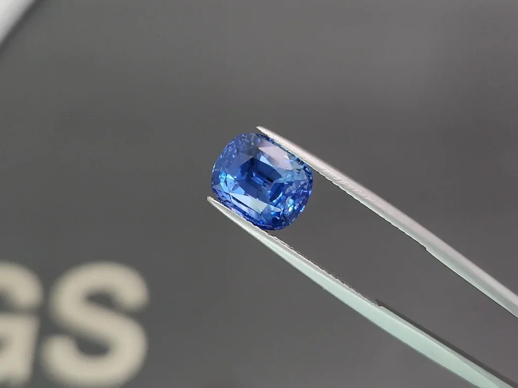 Cornflower Blue sapphire in cushion cut 6.00 carats, Sri Lanka Image №3