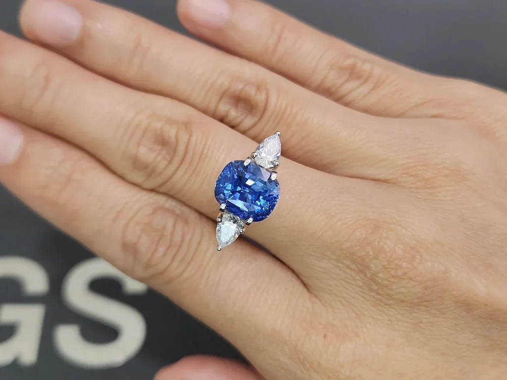 Cornflower Blue sapphire in cushion cut 6.00 carats, Sri Lanka Image №5
