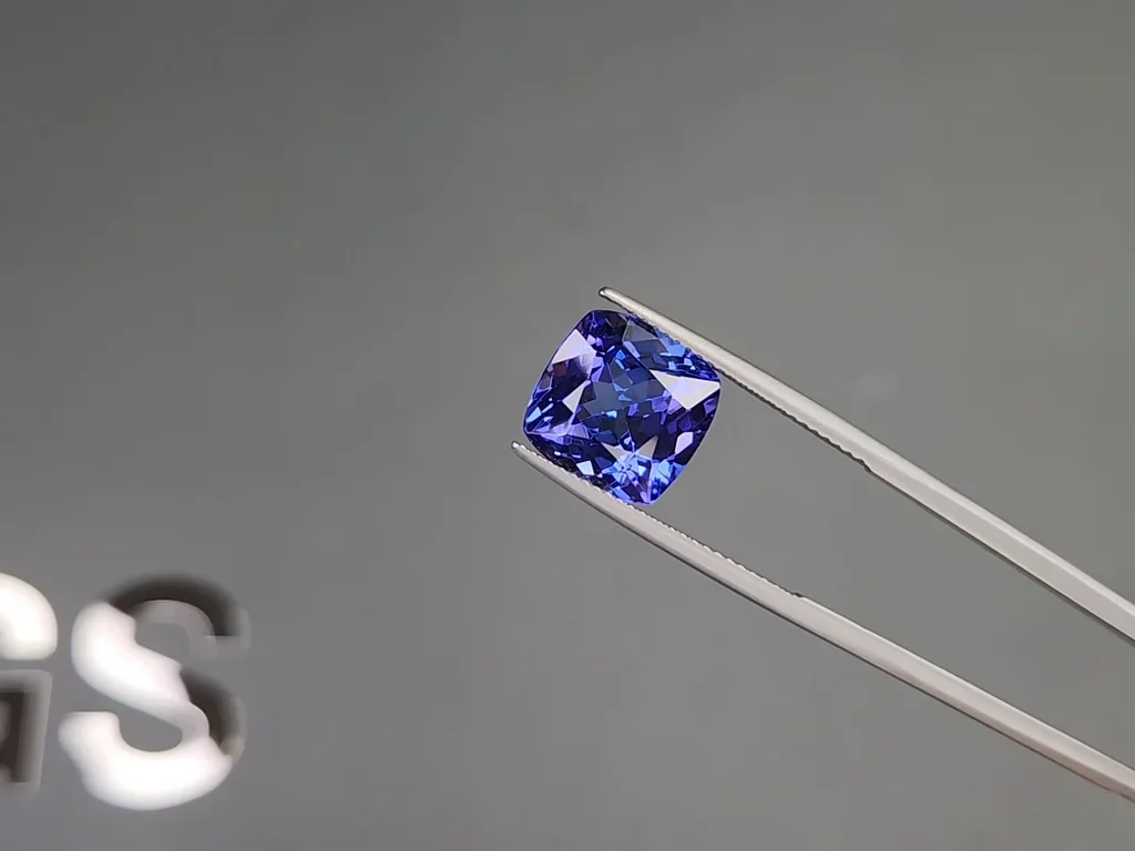 Tanzanite in cushion cut 7.09 carats, Tanzania Image №3