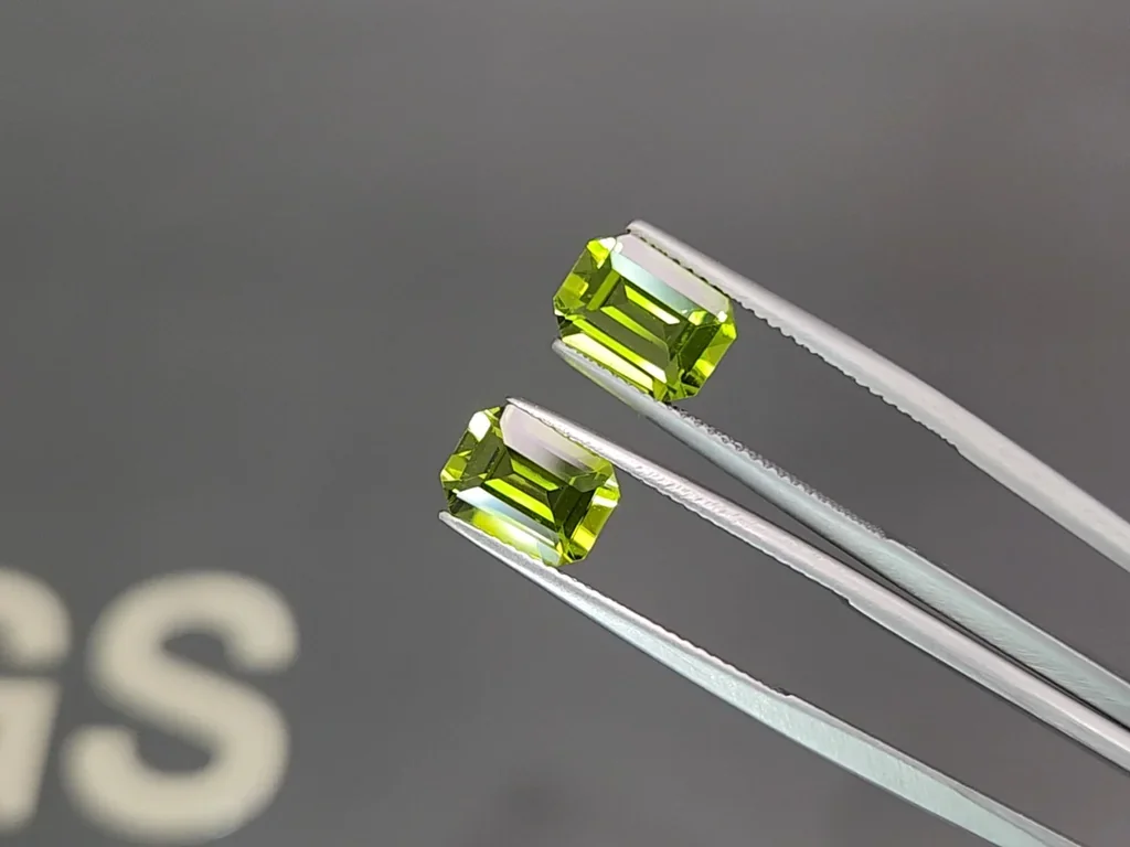 Pair of peridots octagon cut 4.94 carats, Burma Image №3