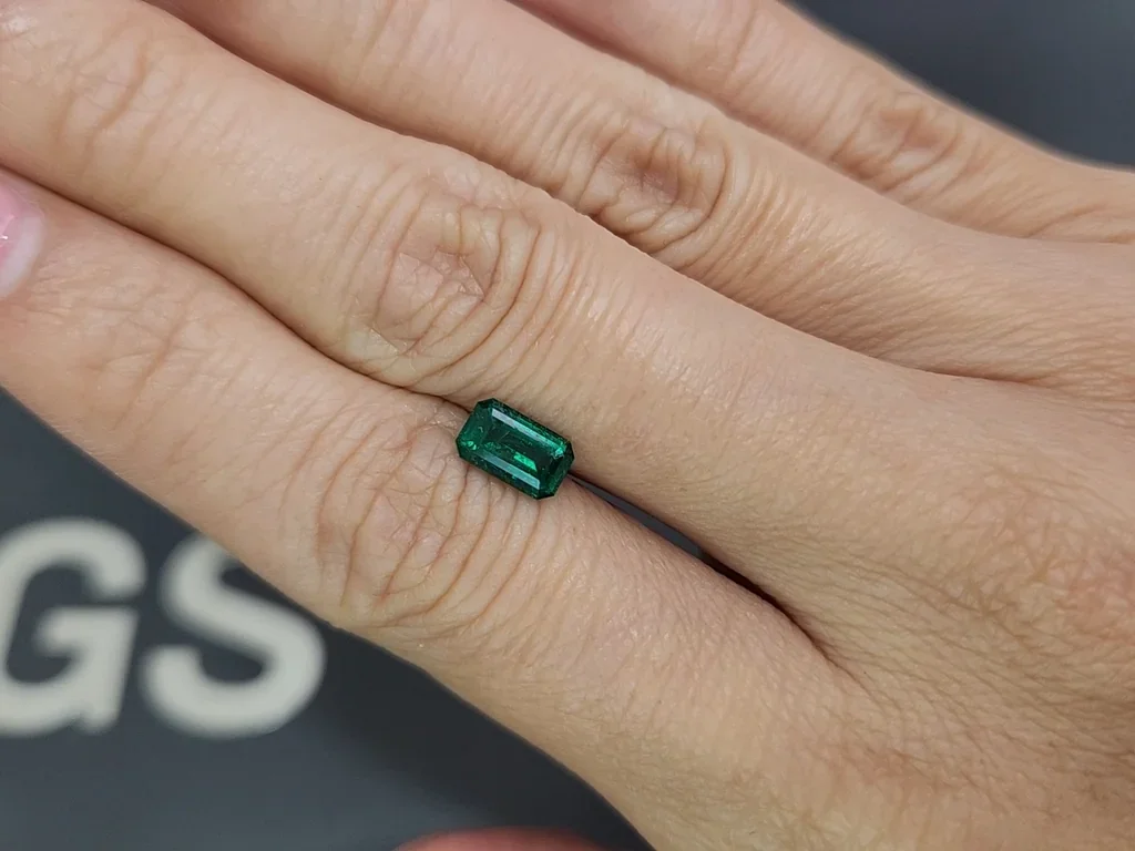 Vivid green emerald in octagon cut 0.88 carats, Panjshir Image №2