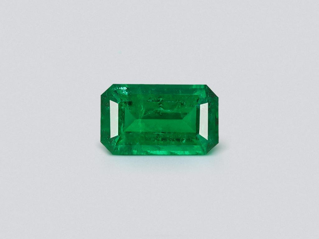 Vivid green emerald in octagon cut 0.88 carats, Panjshir Image №1