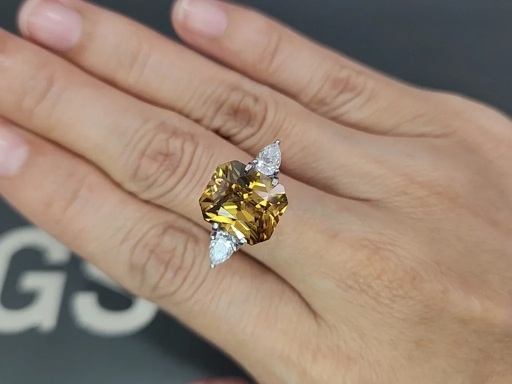Yellow zircon in radiant cut 11.67 carats, Sri Lanka Image №4