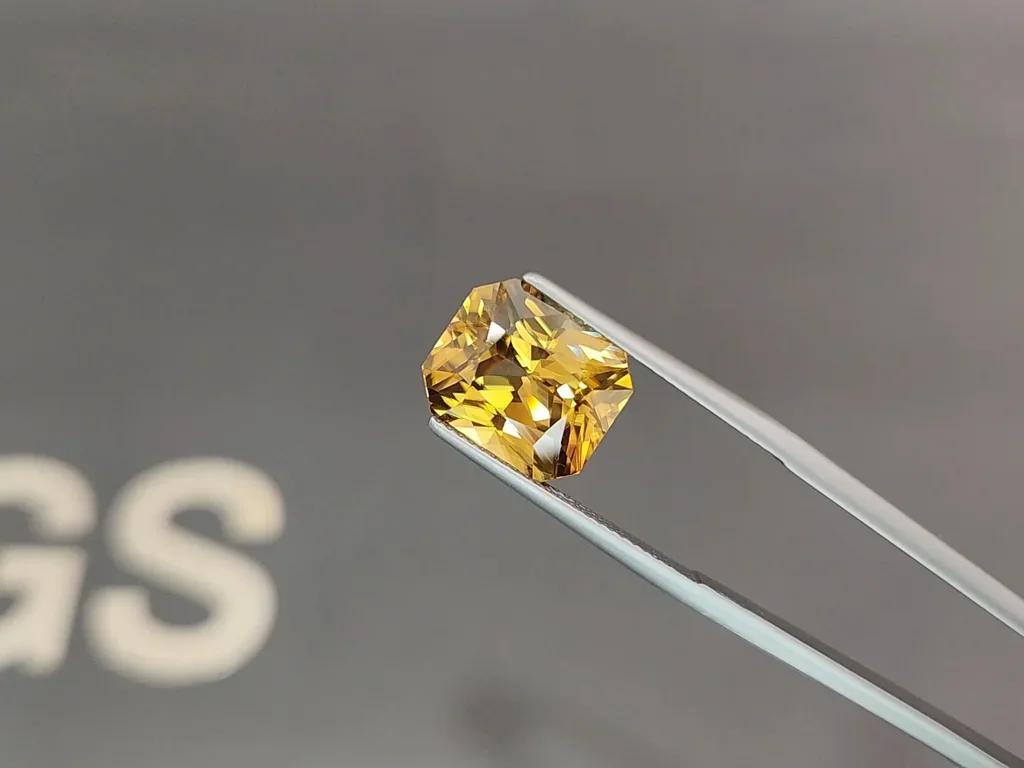 Yellow zircon in radiant cut 11.67 carats, Sri Lanka Image №3
