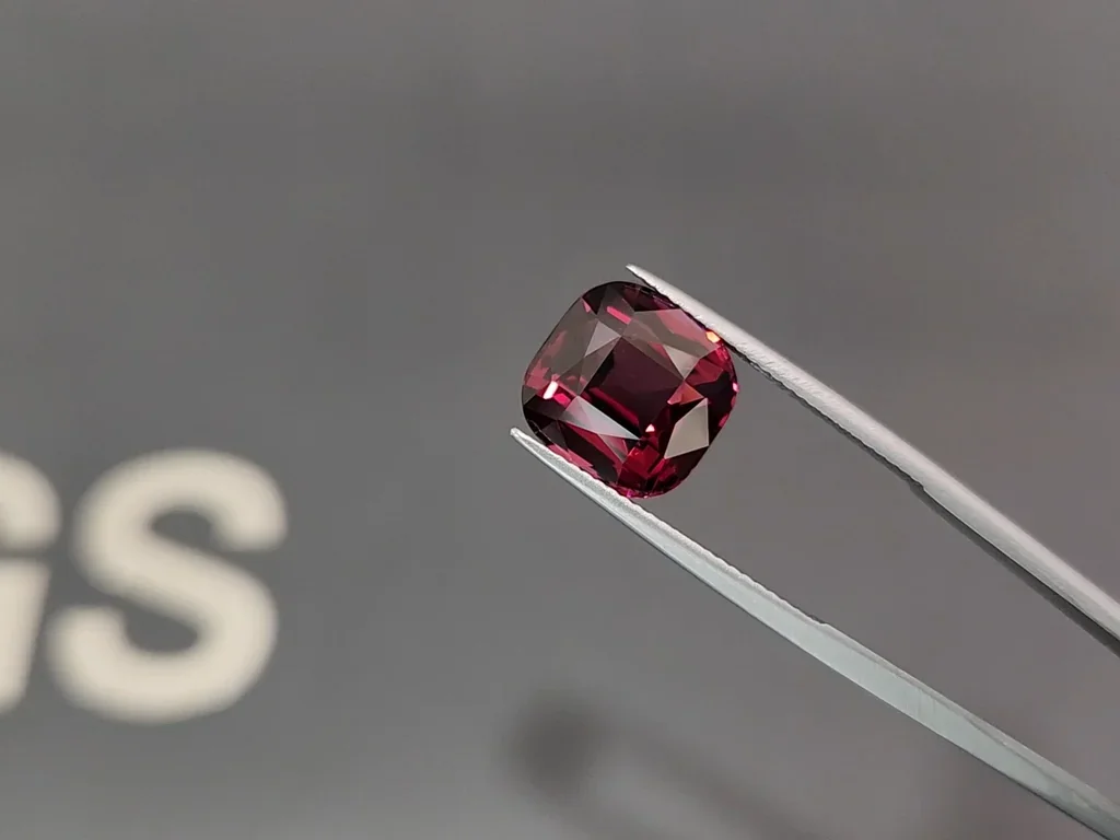 Garnet rhodolite cushion cut 10.08 carats, Tanzania Image №3