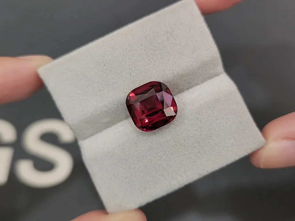 Garnet rhodolite cushion cut 10.08 carats, Tanzania Image №4