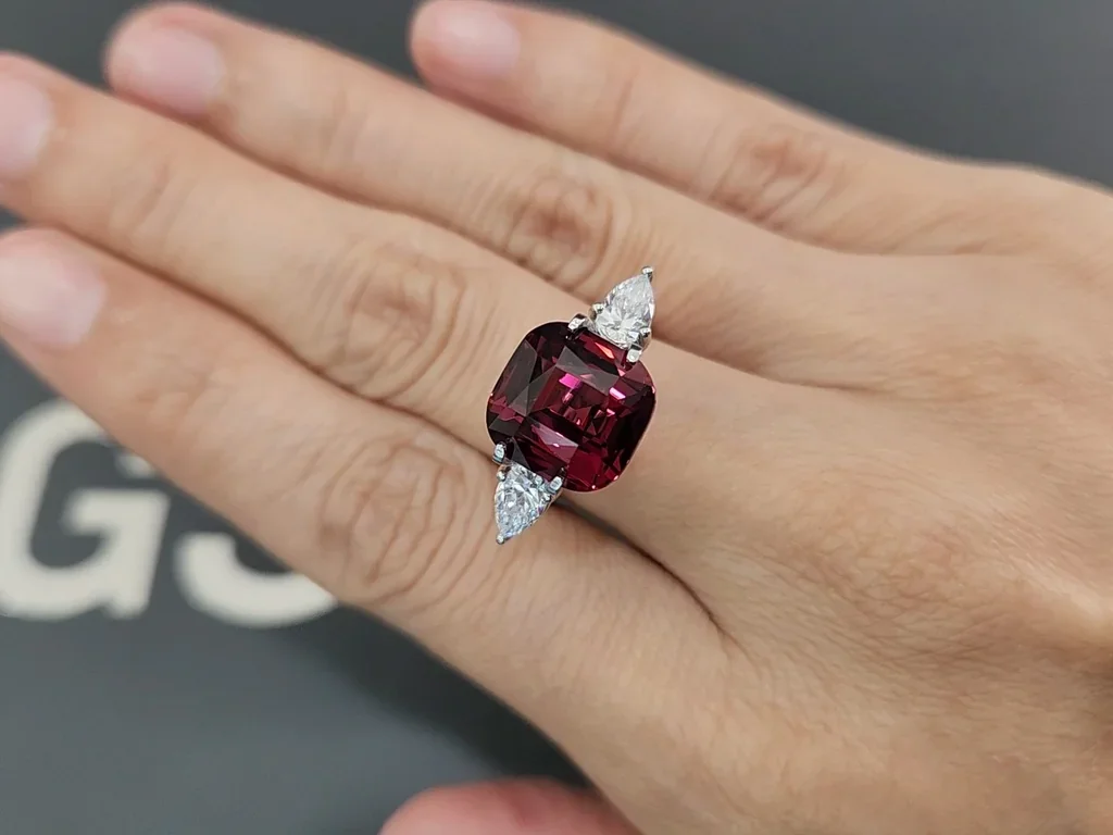 Garnet rhodolite cushion cut 10.08 carats, Tanzania Image №5