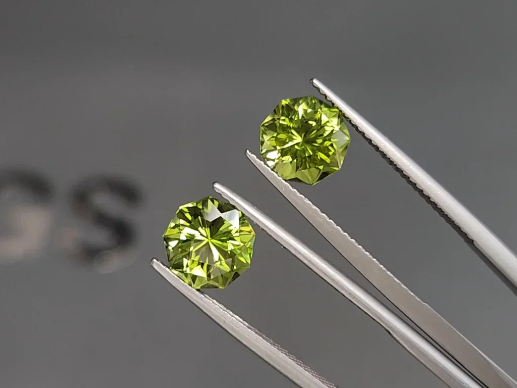 Pair of peridots round cut 4.60 carats, Burma Image №3