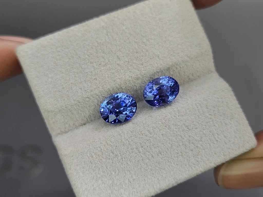 Pair of Intense Blue sapphires in oval cut 4.77carats, Sri Lanka Image №4