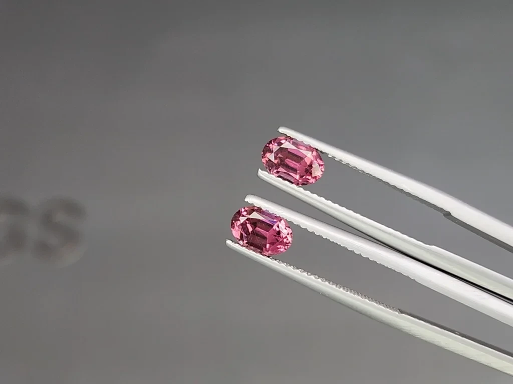 Pair of rhodolite garnets oval cut 2.19 carats, Madagascar Image №3