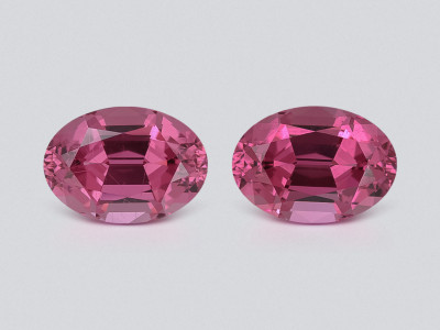 Pair of rhodolite garnets oval cut 2.19 carats, Madagascar photo