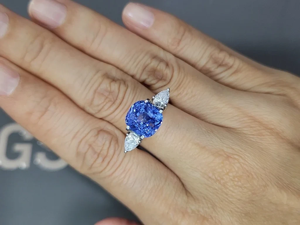 Unheated Cornflower Blue sapphire in cushion cut 6.18 carats, Sri Lanka Image №5