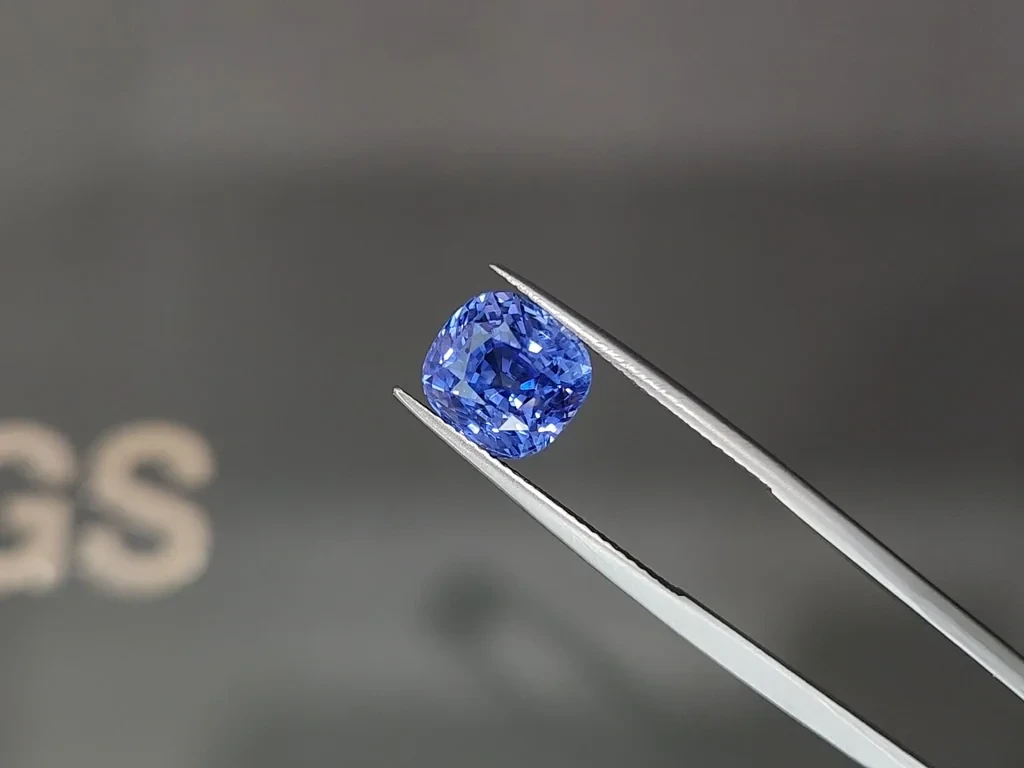 Unheated Cornflower Blue sapphire in cushion cut 6.18 carats, Sri Lanka Image №3