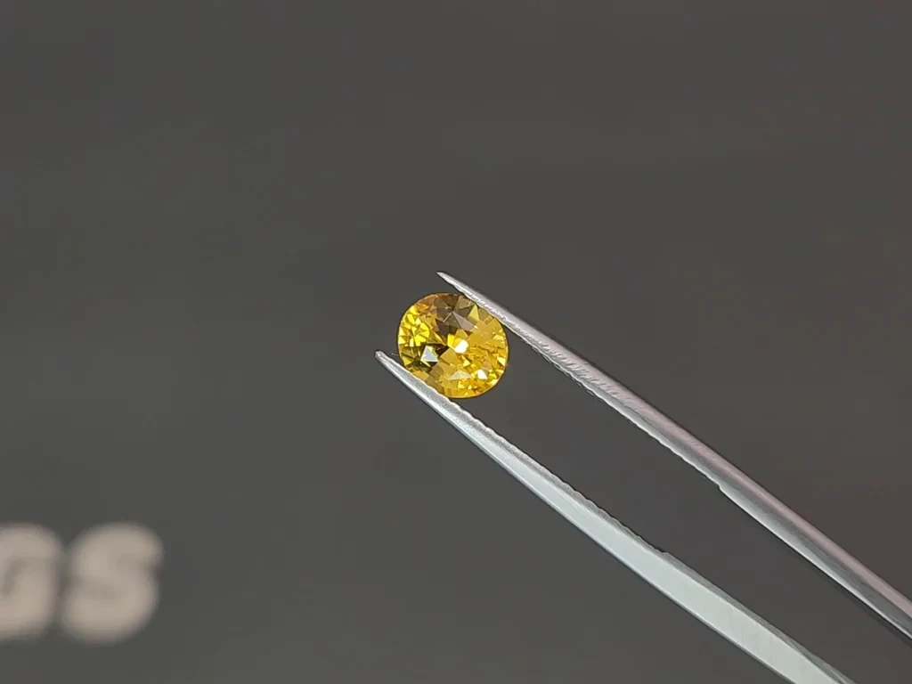 Sapphire Vivid Yellow oval cut 1.61 carats, Sri Lanka Image №3