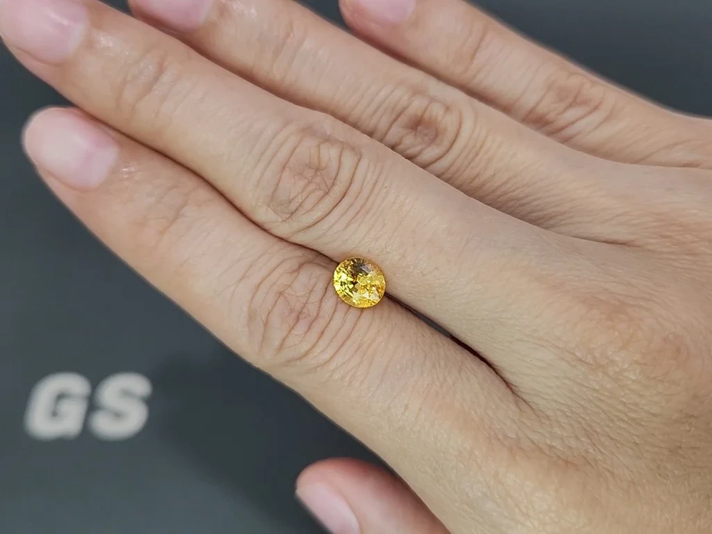 Sapphire Vivid Yellow oval cut 1.61 carats, Sri Lanka Image №2