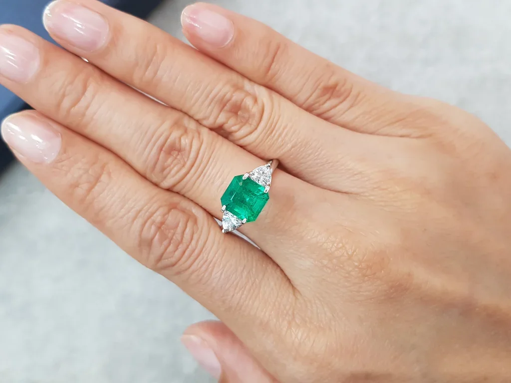 Intense "Muzo Green" emerald octagon cut 2.15 ct, Colombia Image №2