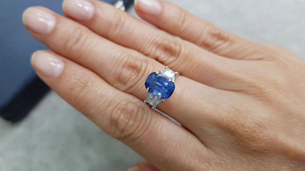 Untreated Cornflower blue cushion-cut sapphire 3.55 ct, Sri Lanka Image №4