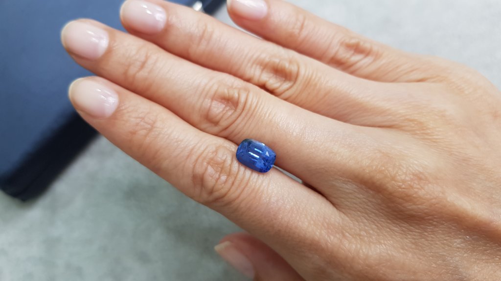 Untreated Cornflower blue cushion-cut sapphire 3.55 ct, Sri Lanka Image №2