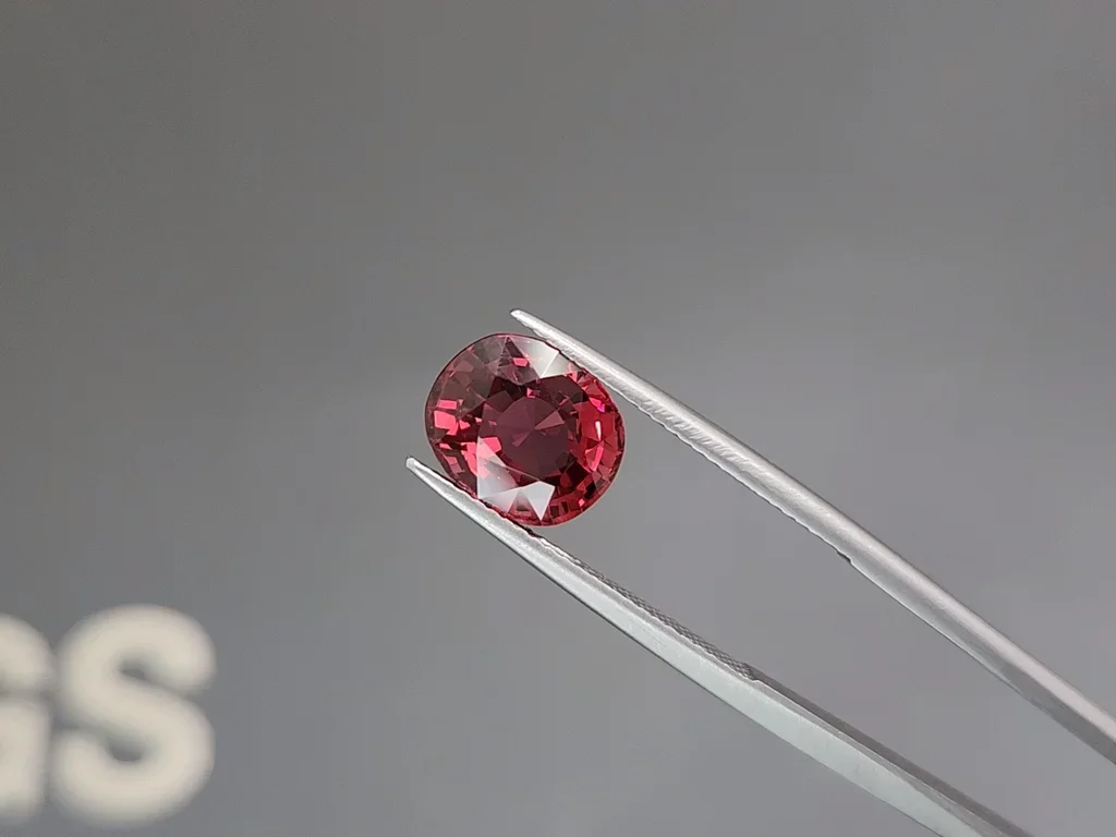 Unique pink-red spinel "Vibrant" type in oval cut 4.18 carats, Vietnam  Image №2
