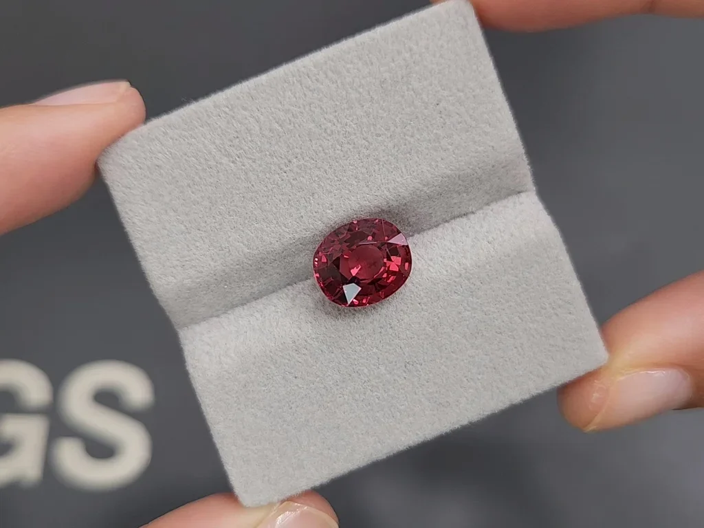 Unique pink-red spinel "Vibrant" type in oval cut 4.18 carats, Vietnam  Image №4