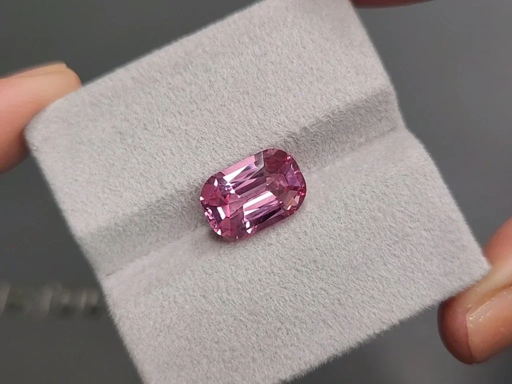 Cushion-cut pink spinel 5.00 carats, Tajikistan (Pamir)  Image №4