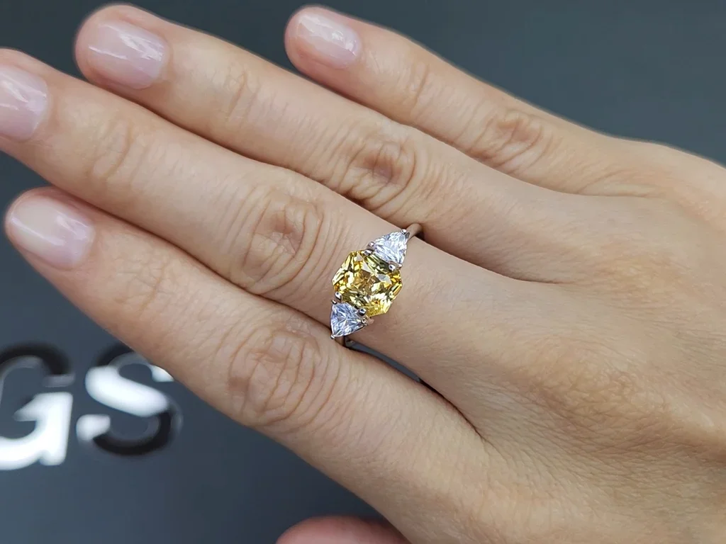Yellow radiant cut sapphire 2.57 carats, Sri Lanka Image №5