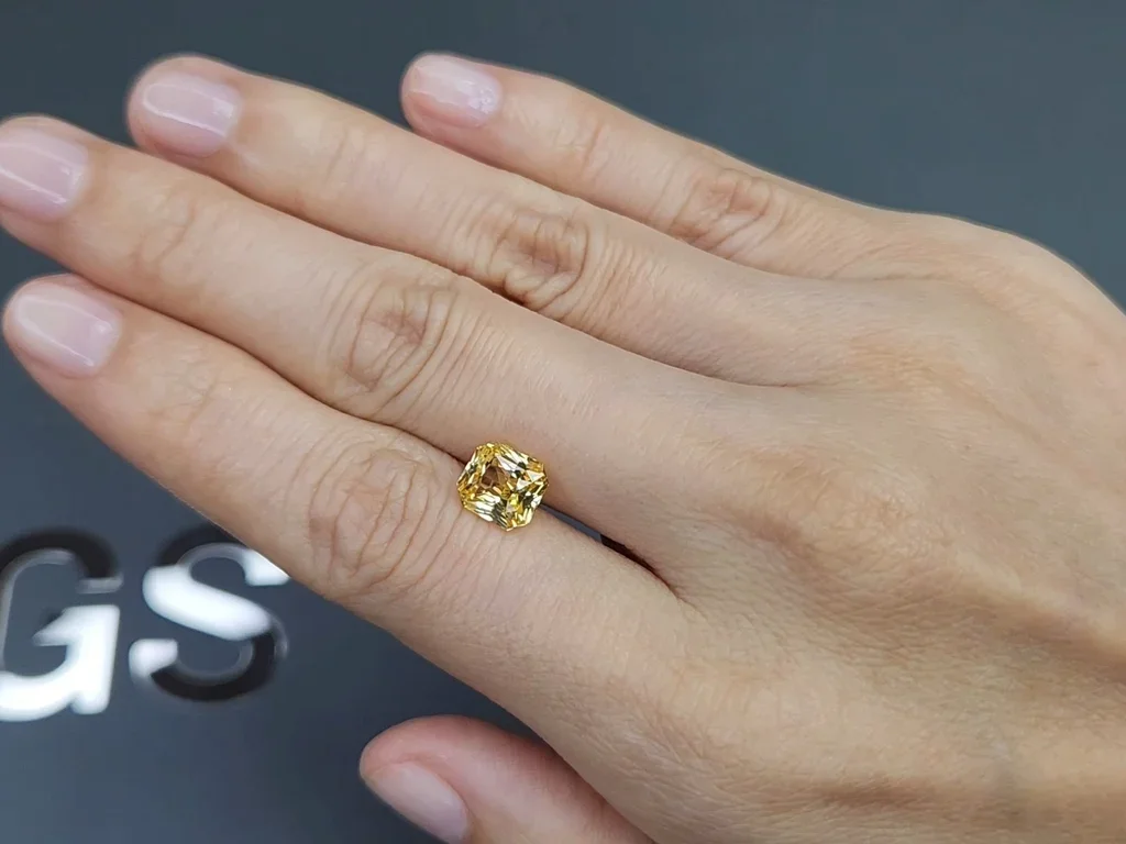 Yellow radiant cut sapphire 2.57 carats, Sri Lanka Image №2