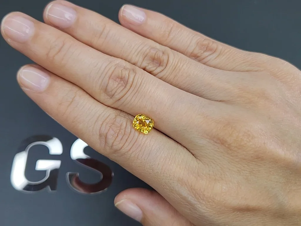 Yellow sapphire Golden Color in cushion cut 2.22 carats, Sri Lanka  Image №2