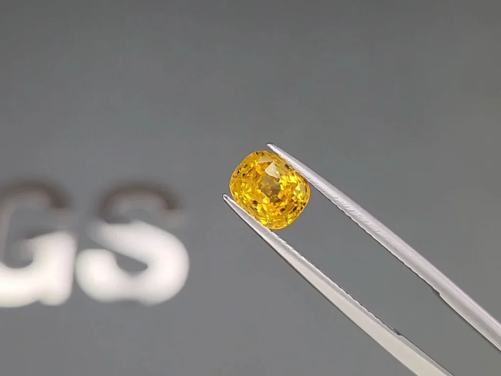 Yellow sapphire Golden Color in cushion cut 2.22 carats, Sri Lanka  Image №3