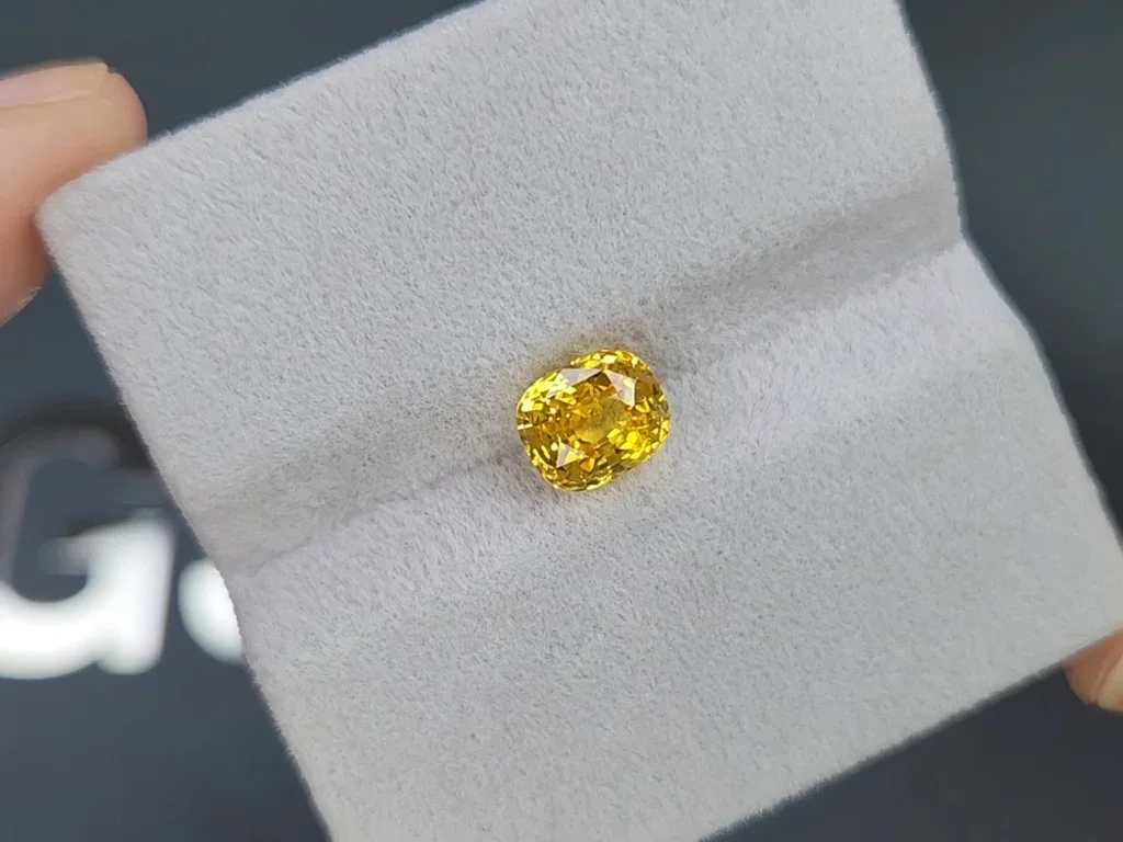 Yellow sapphire Golden Color in cushion cut 2.22 carats, Sri Lanka  Image №4