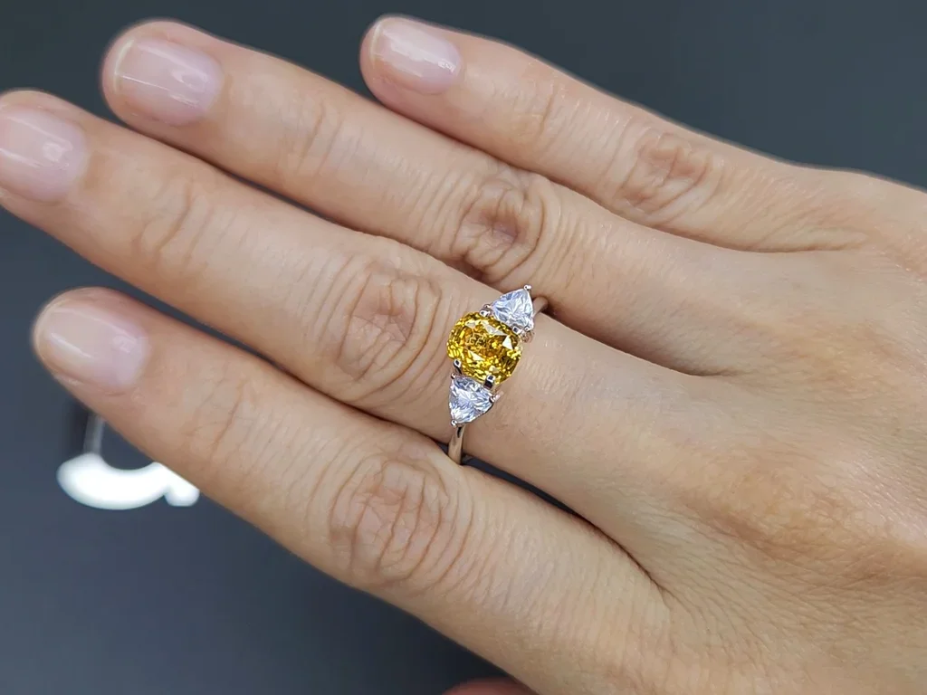 Yellow sapphire Golden Color in cushion cut 2.22 carats, Sri Lanka  Image №5