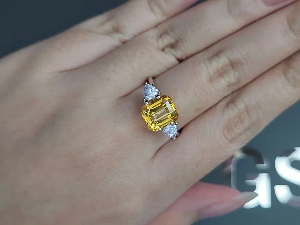 Vivid Yellow sapphire in octagon cut 5.07 carats, Sri Lanka Image №5