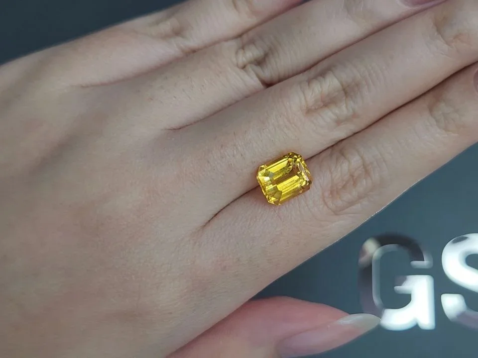 Vivid Yellow sapphire in octagon cut 5.07 carats, Sri Lanka Image №2