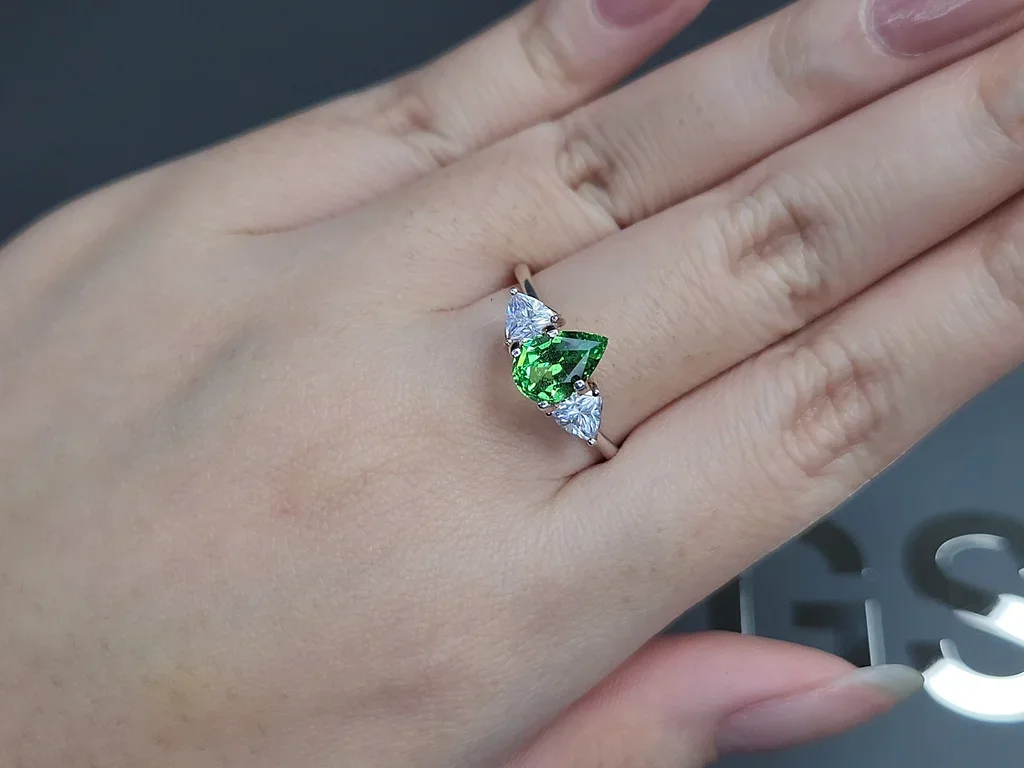 Neon Green tsavorite garnet in pear cut 1.40 carats, Tanzania  Image №5