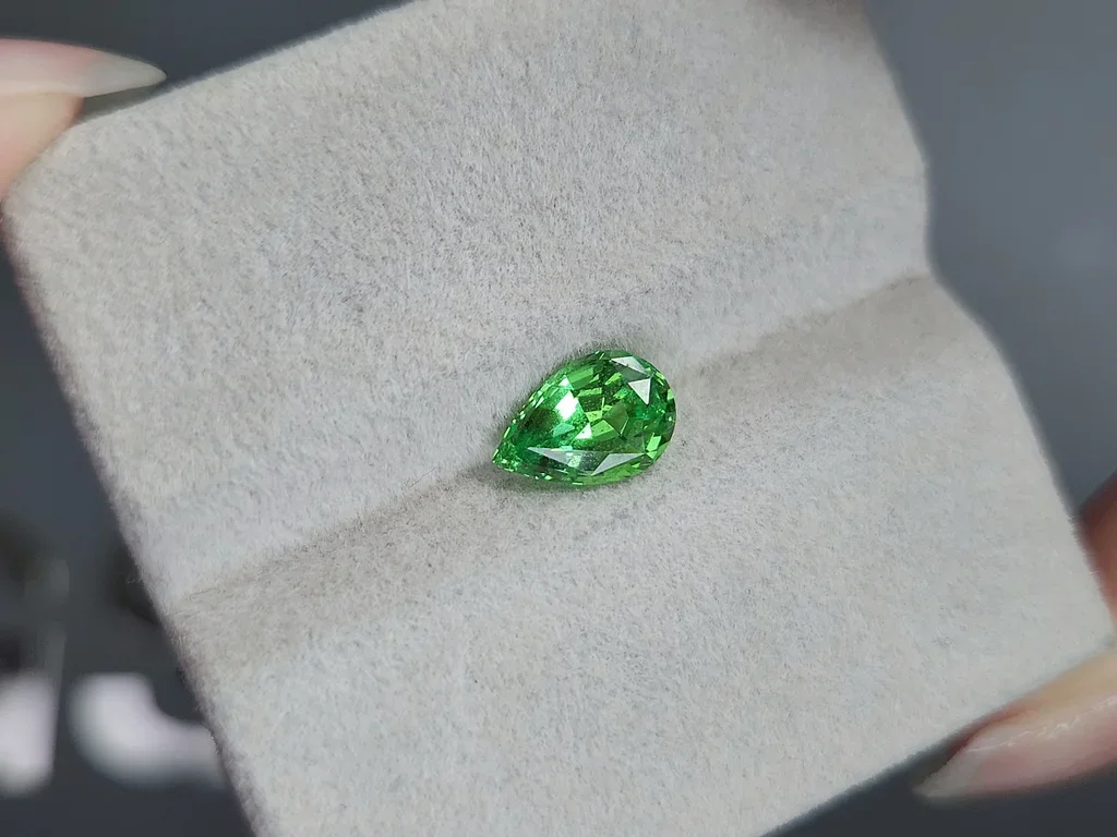 Neon Green tsavorite garnet in pear cut 1.40 carats, Tanzania  Image №4