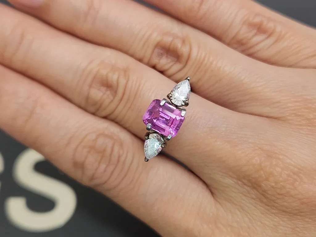 Unheated Vivid Pink sapphire in cushion cut 1.68 carats, Sri Lanka Image №5