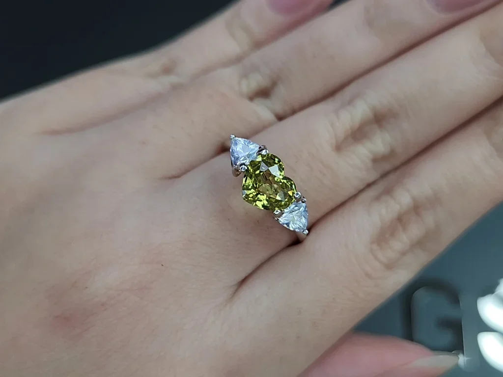 Yellow-green chrysoberyl heart shape 2.06 carats, Madagascar Image №5
