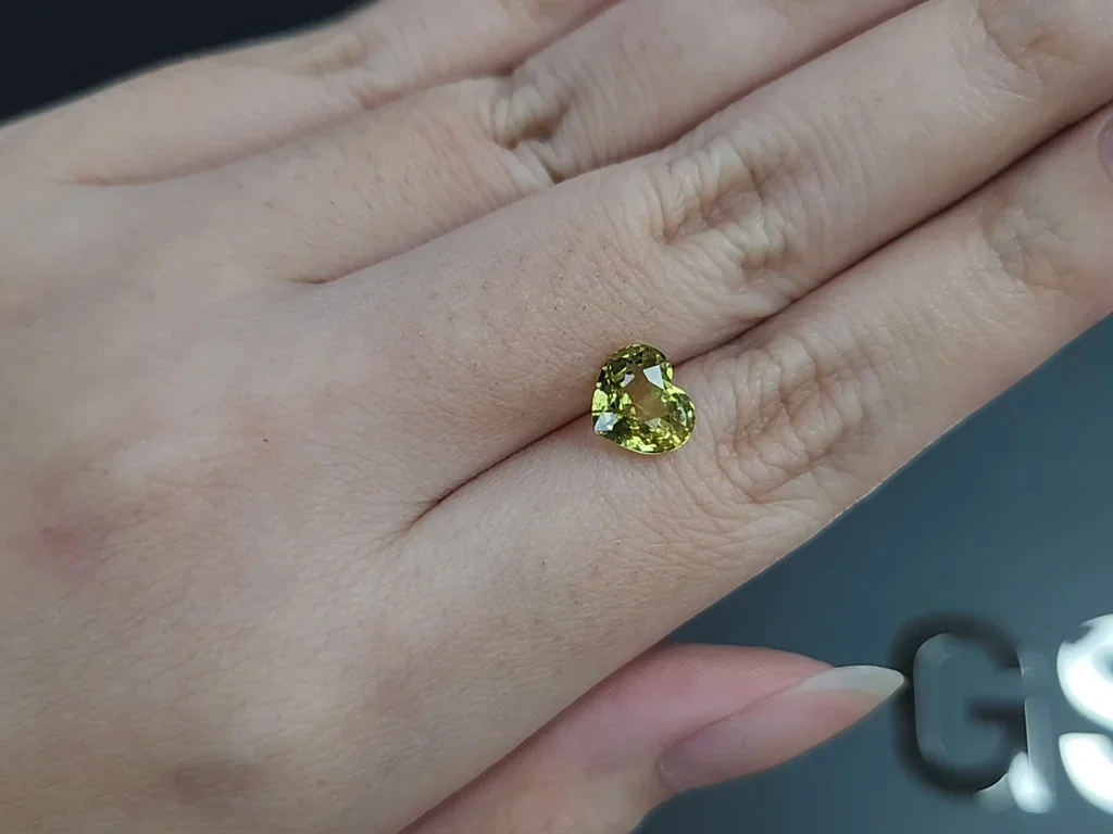 Yellow-green chrysoberyl heart shape 2.06 carats, Madagascar Image №2